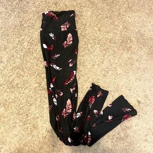 Feather print workout leggings
